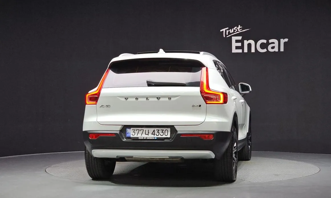 Volvo XC40 — фото 9