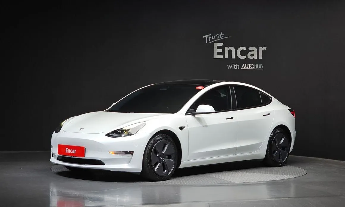 Tesla Model 3 — фото 1