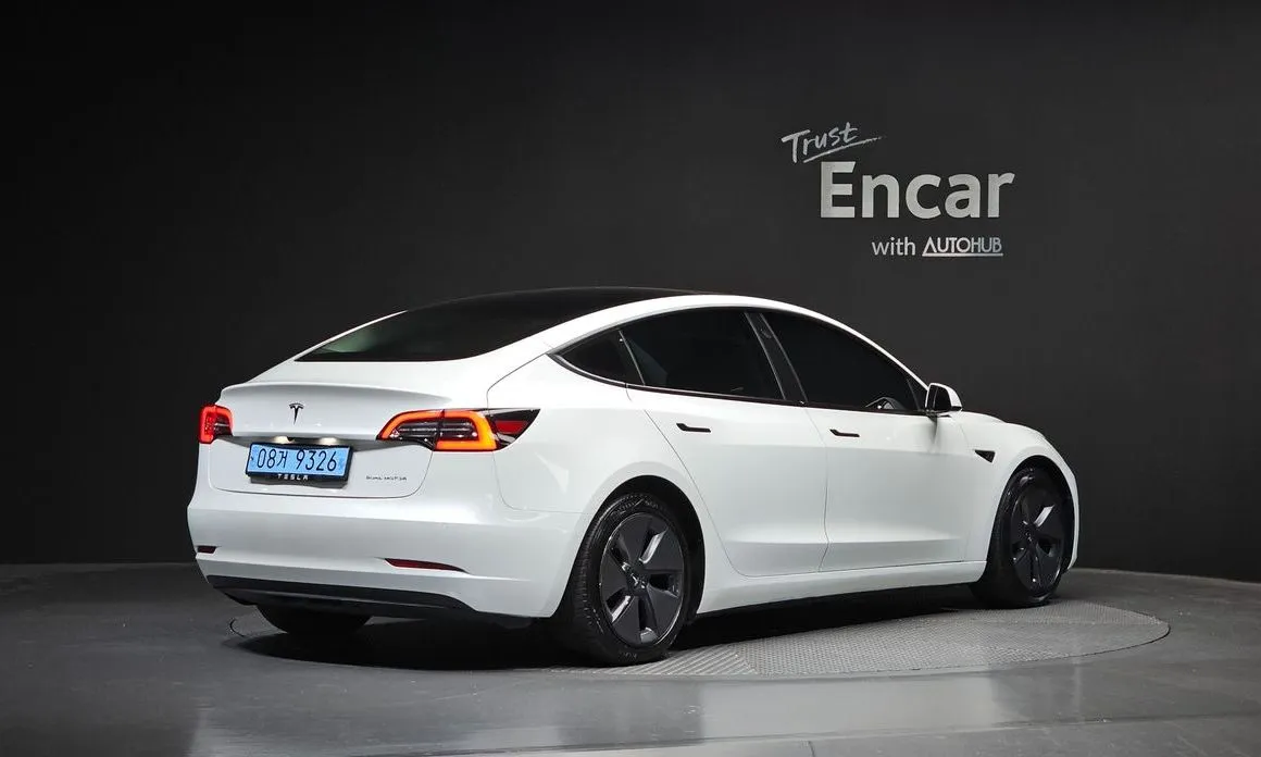 Tesla Model 3 — фото 8