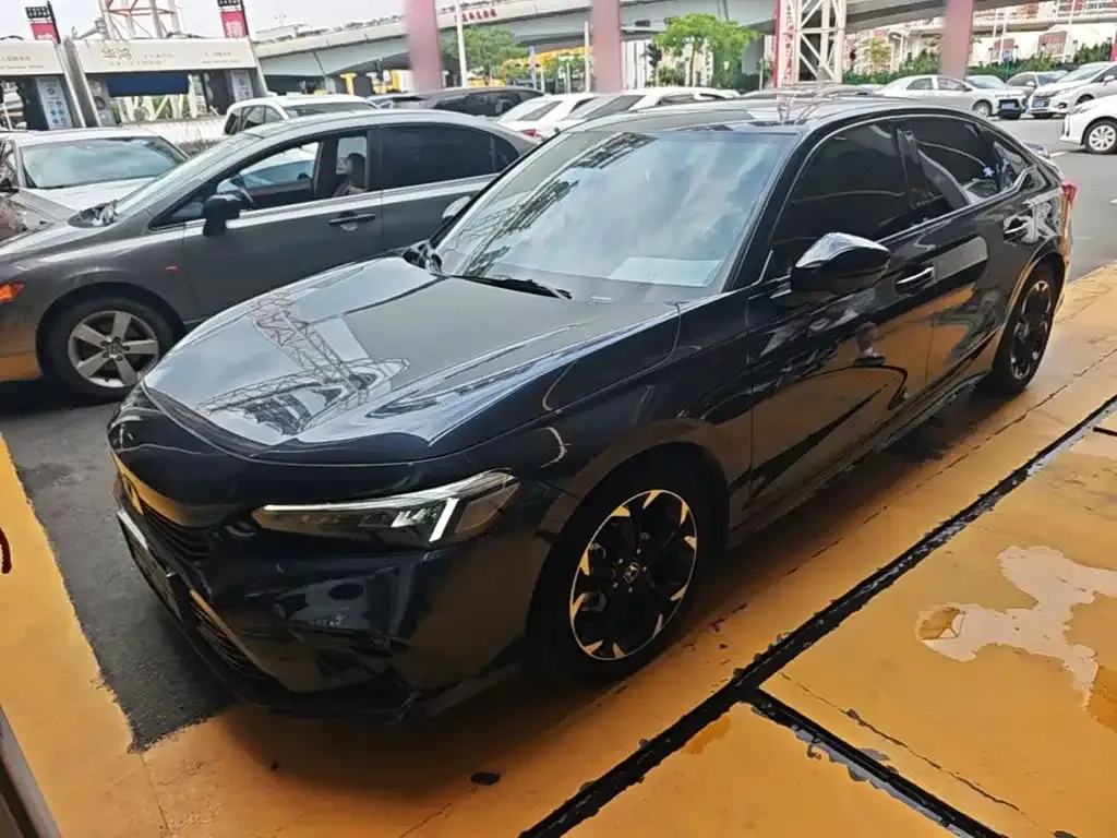 Honda Civic — фото 1
