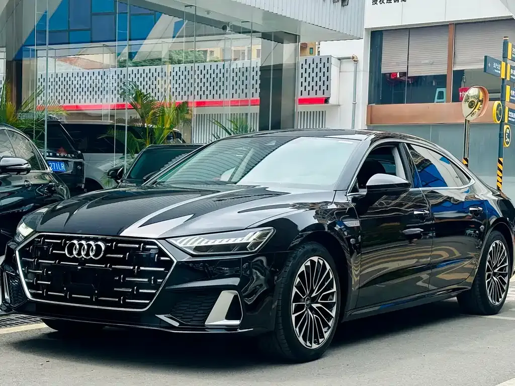 Audi A7L — фото 1