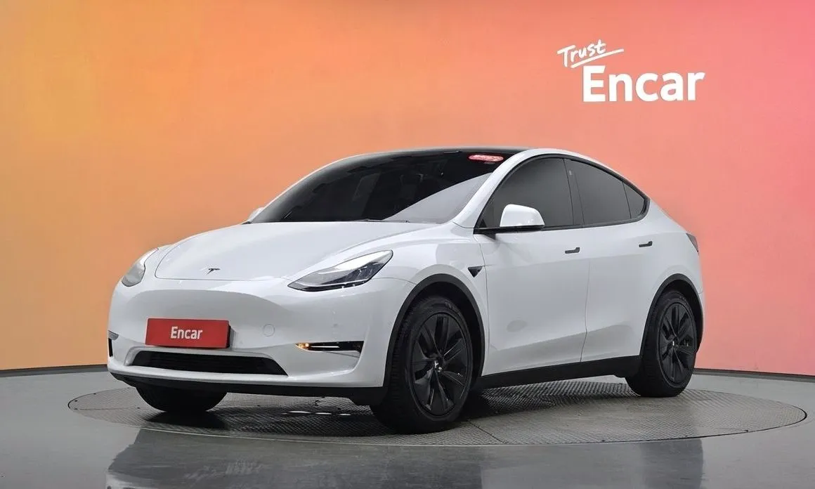 Tesla Model Y — фото 1