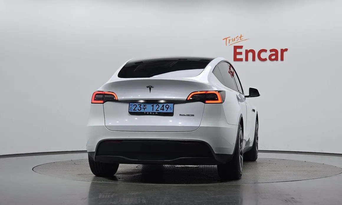 Tesla Model Y — фото 9