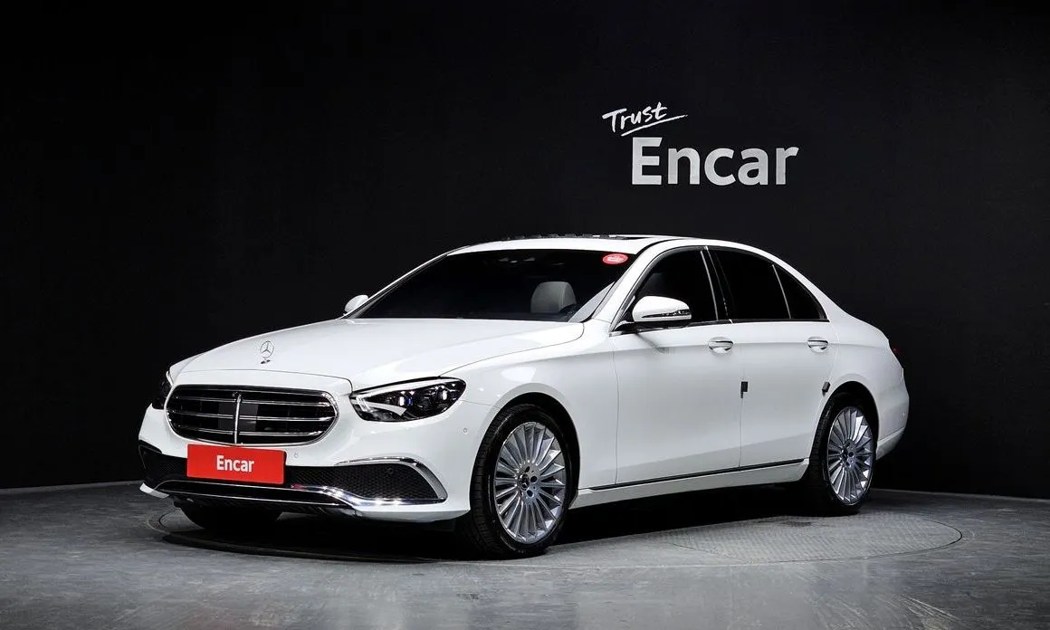 Mercedes-Benz E-Class — фото 1