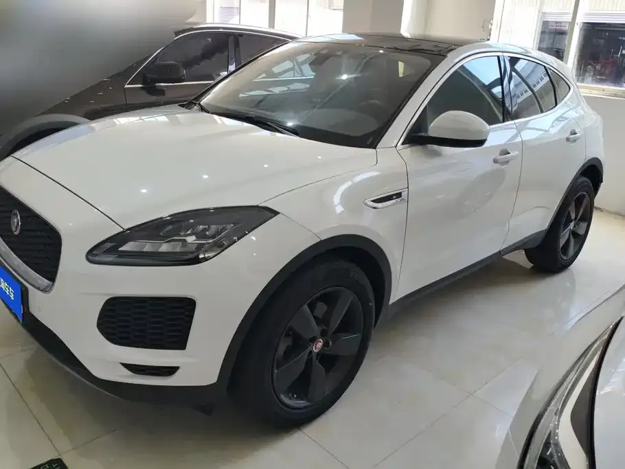 Jaguar E-PACE — фото 1