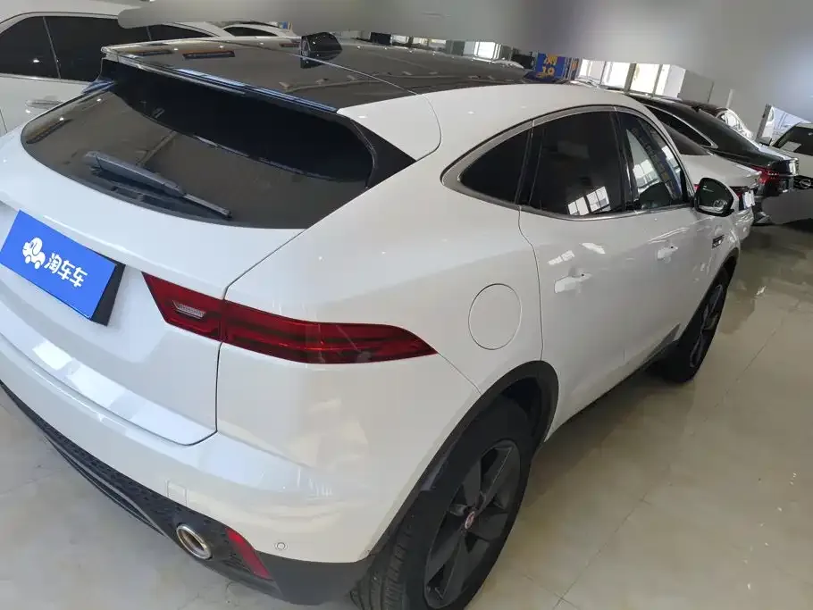 Jaguar E-PACE — фото 9