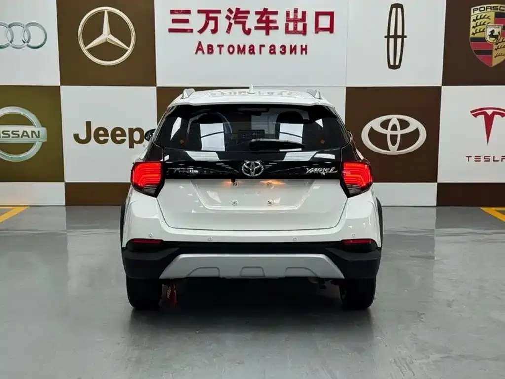 Toyota Yaris L — фото 5