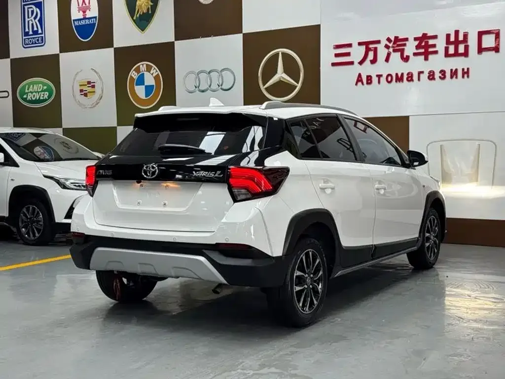 Toyota Yaris L — фото 3