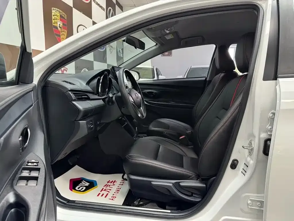 Toyota Yaris L — фото 2