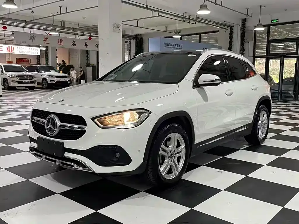 Mercedes-Benz GLA — фото 1