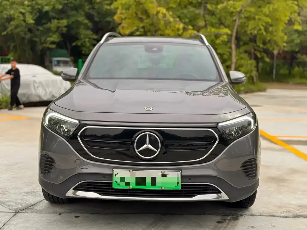 Mercedes-Benz EQB — фото 1
