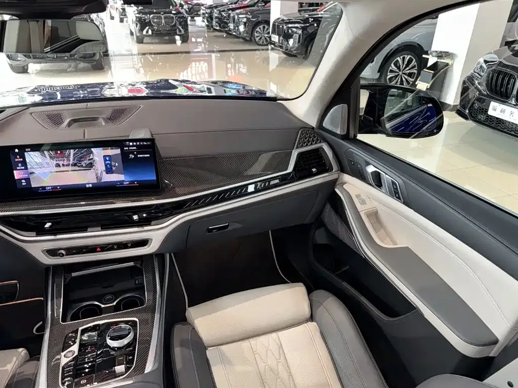 BMW X7 M60i — фото 5