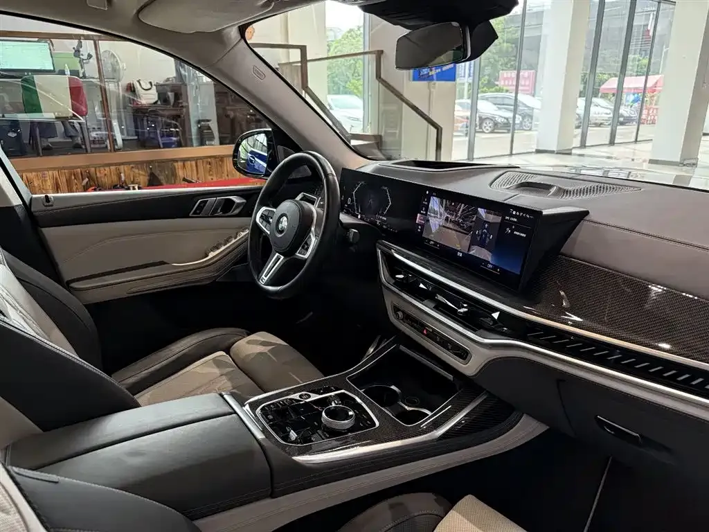BMW X7 M60i — фото 8