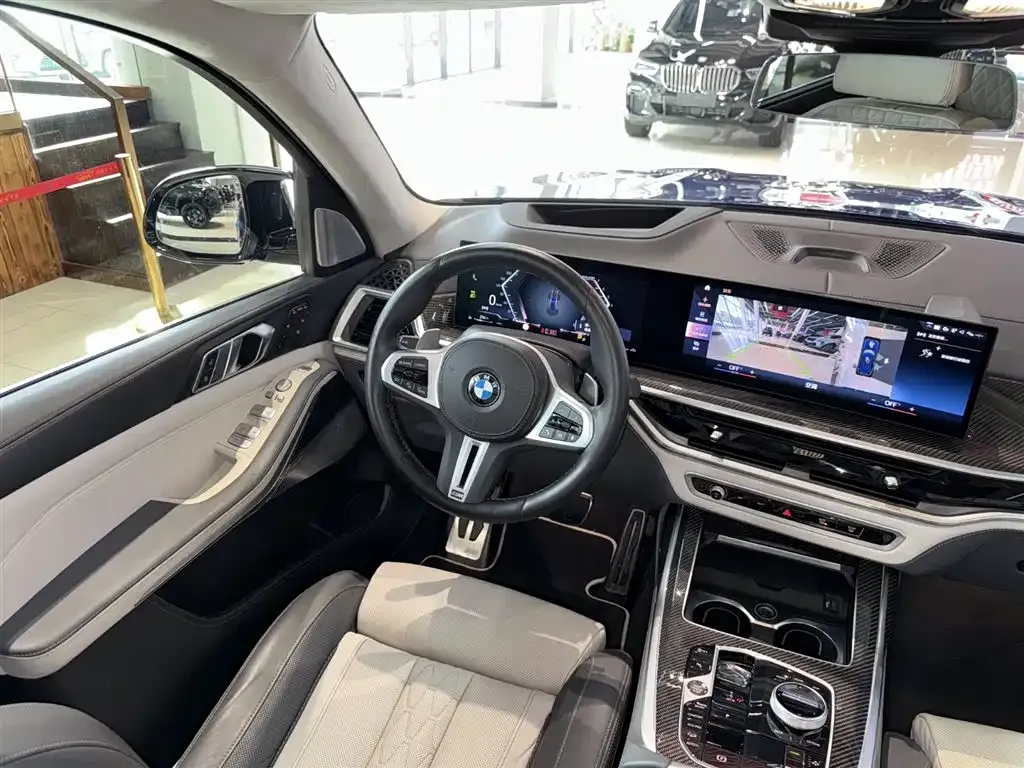 BMW X7 M60i — фото 10
