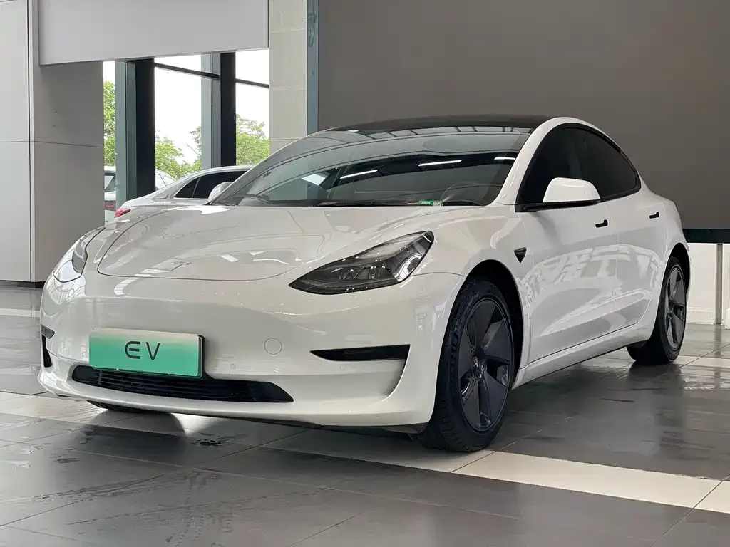 Tesla Model 3 — фото 1