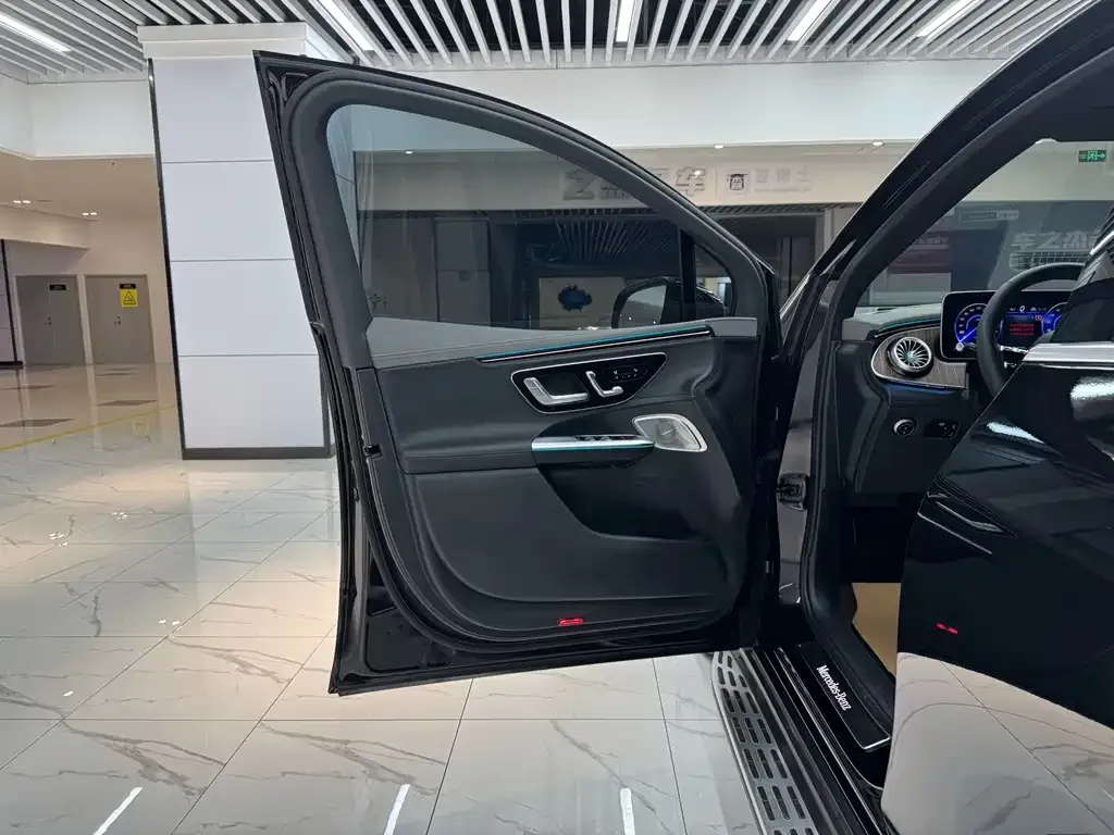 Mercedes-Benz EQE SUV — фото 10