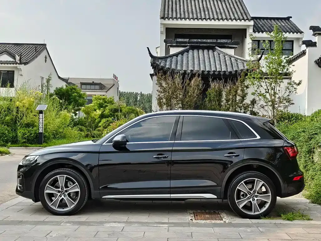 Audi Q5L — фото 5