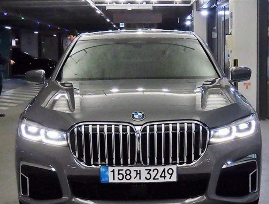 BMW 7-Series — фото 1