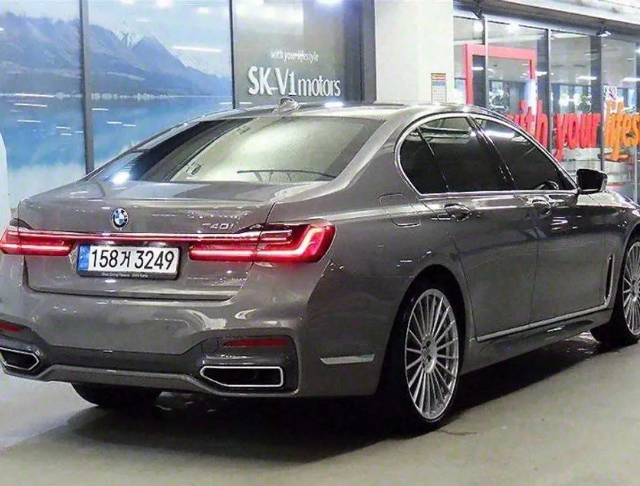BMW 7-Series — фото 10