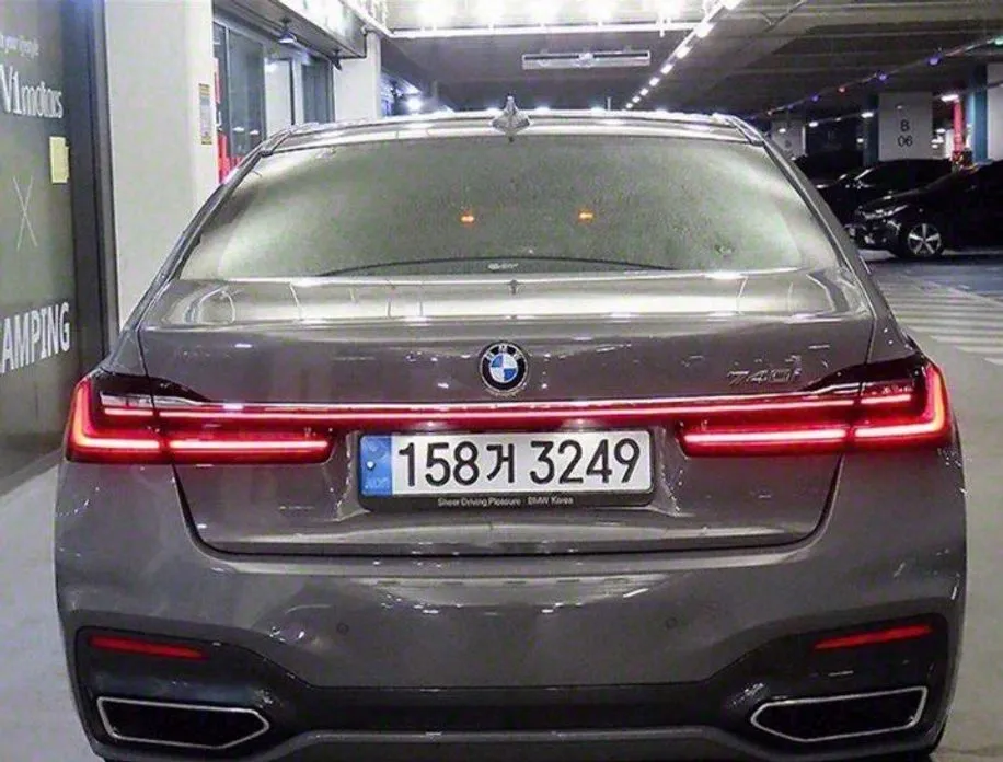 BMW 7-Series — фото 3