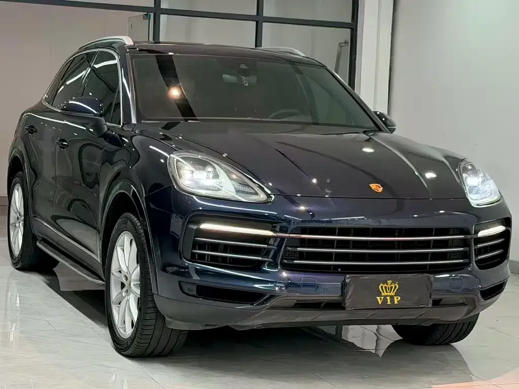Porsche Cayenne — фото 1