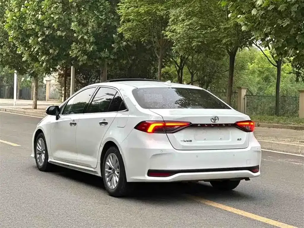 Toyota Allion — фото 3