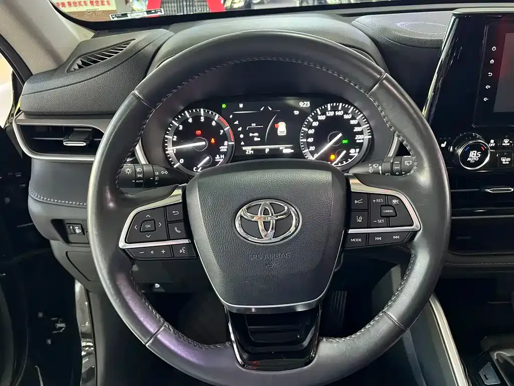 Toyota Highlander — фото 7