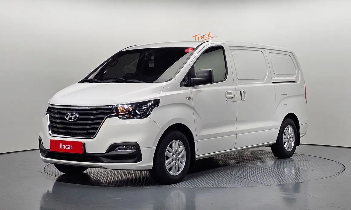 Hyundai Starex — фото 1