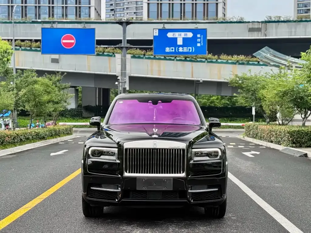 Rolls-Royce Cullinan — фото 1