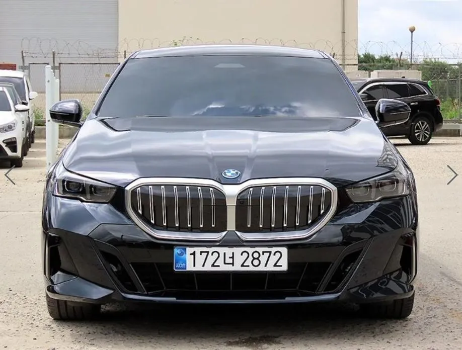 BMW 5-Series — фото 1