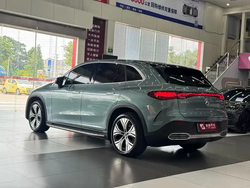 Mercedes-Benz EQE SUV — фото 9