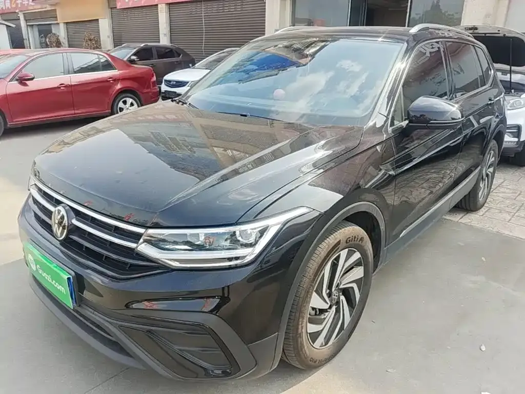 Volkswagen Tiguan L — фото 3