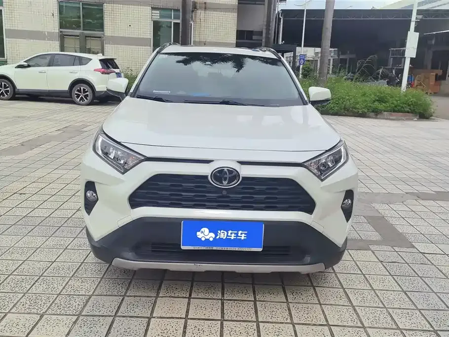 Toyota RAV4 — фото 10