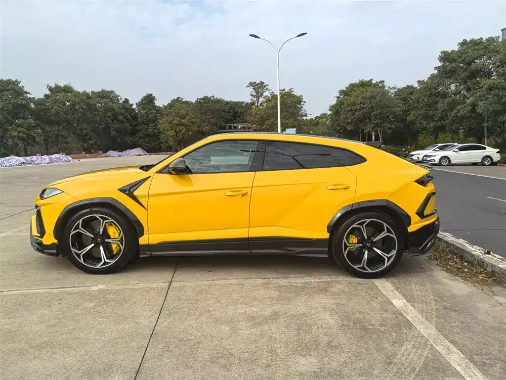 Lamborghini Urus — фото 10