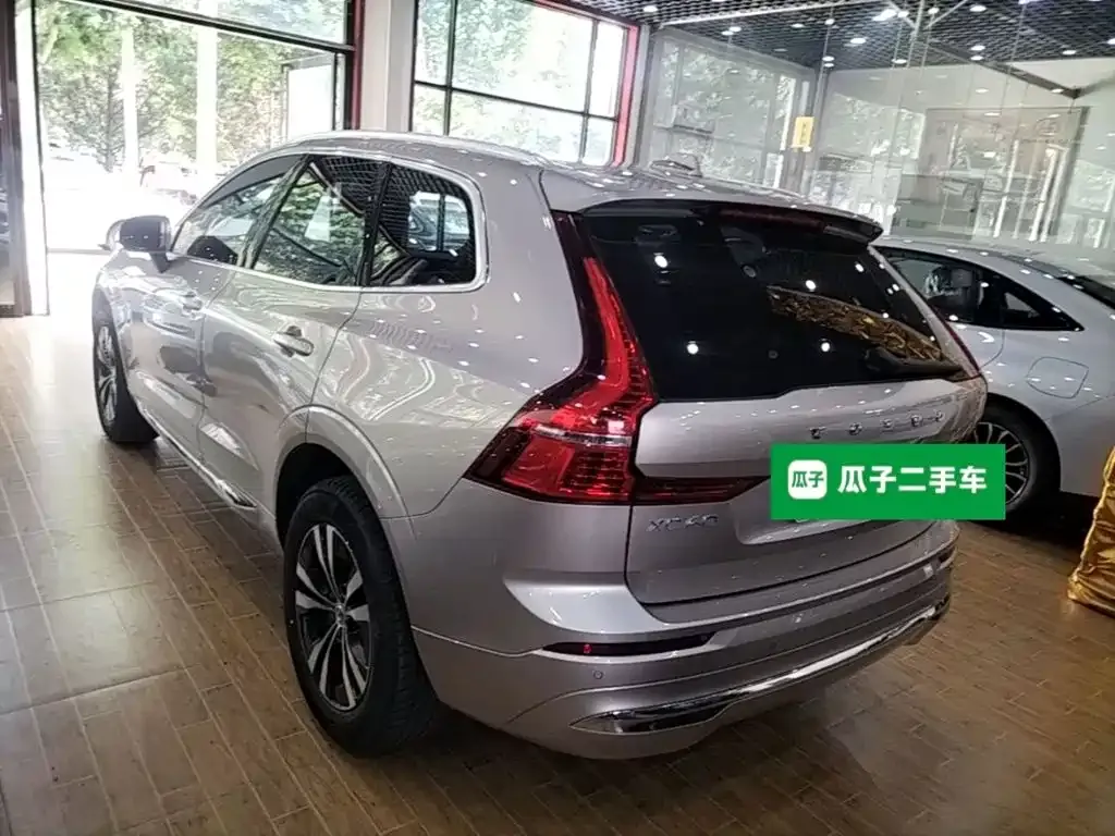 Volvo XC60 — фото 10