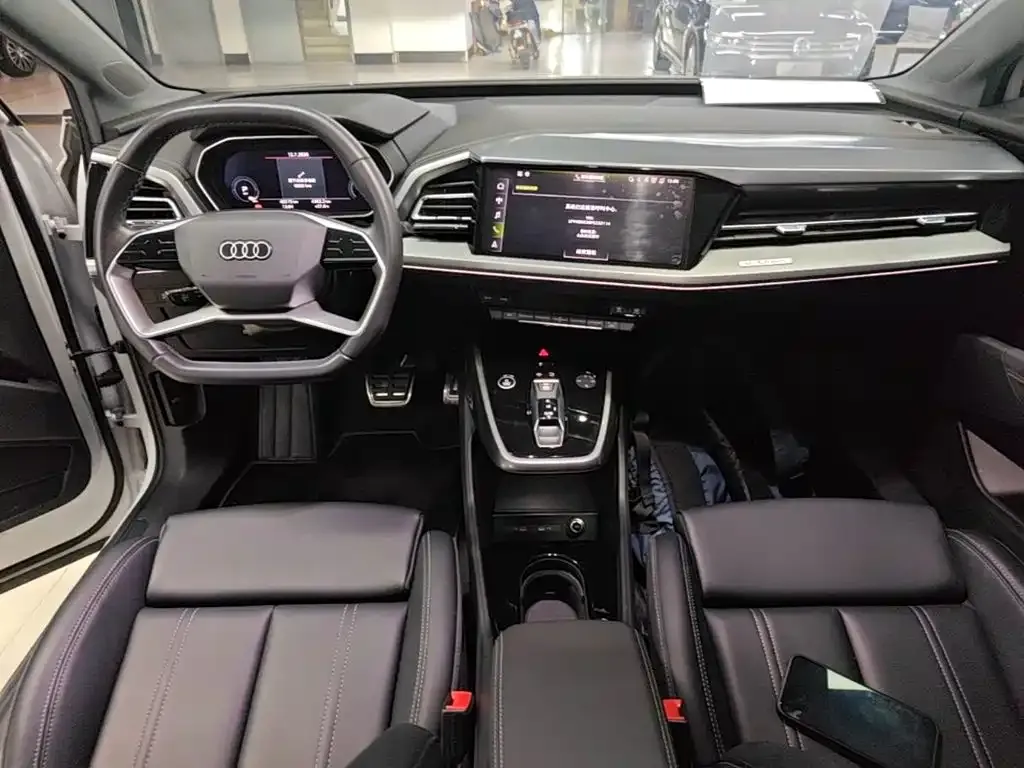 Audi Q4 e-tron — фото 10