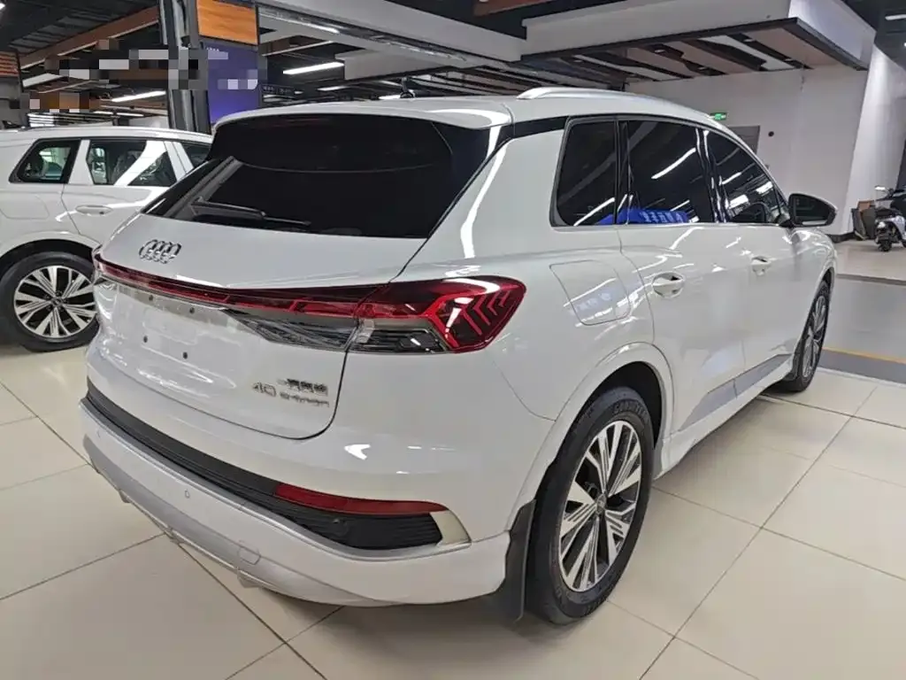 Audi Q4 e-tron — фото 8