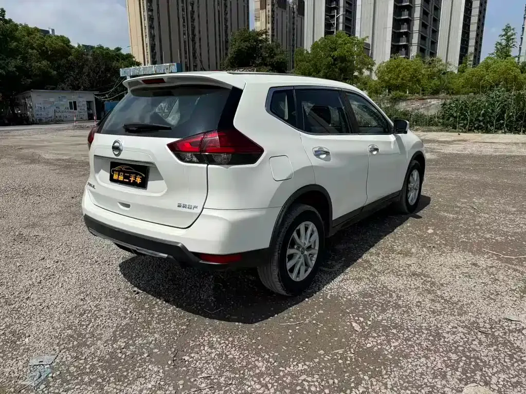 Nissan X-Trail — фото 9