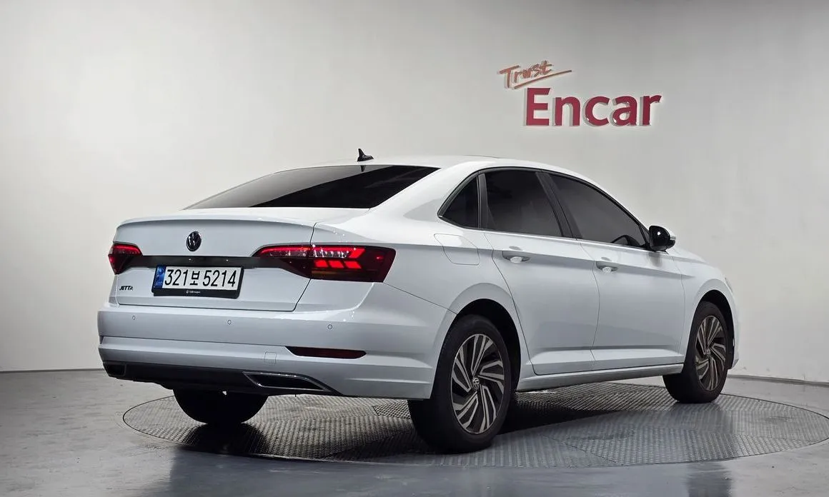 Volkswagen Jetta — фото 4