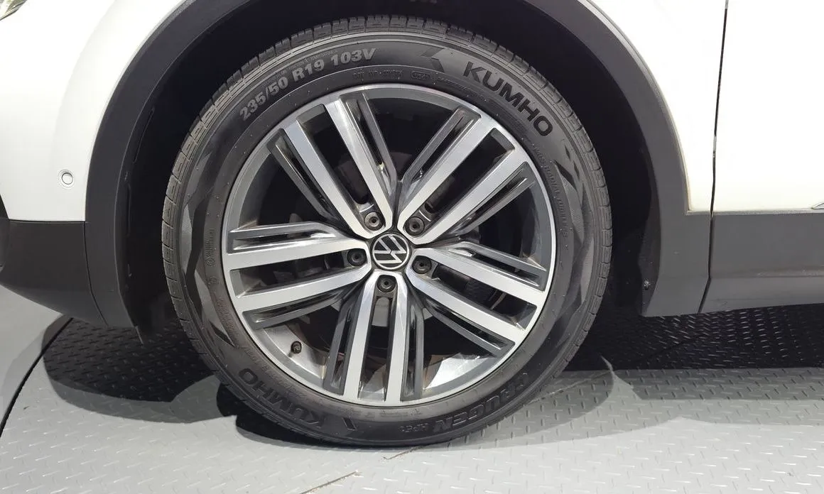 Volkswagen Tiguan — фото 8
