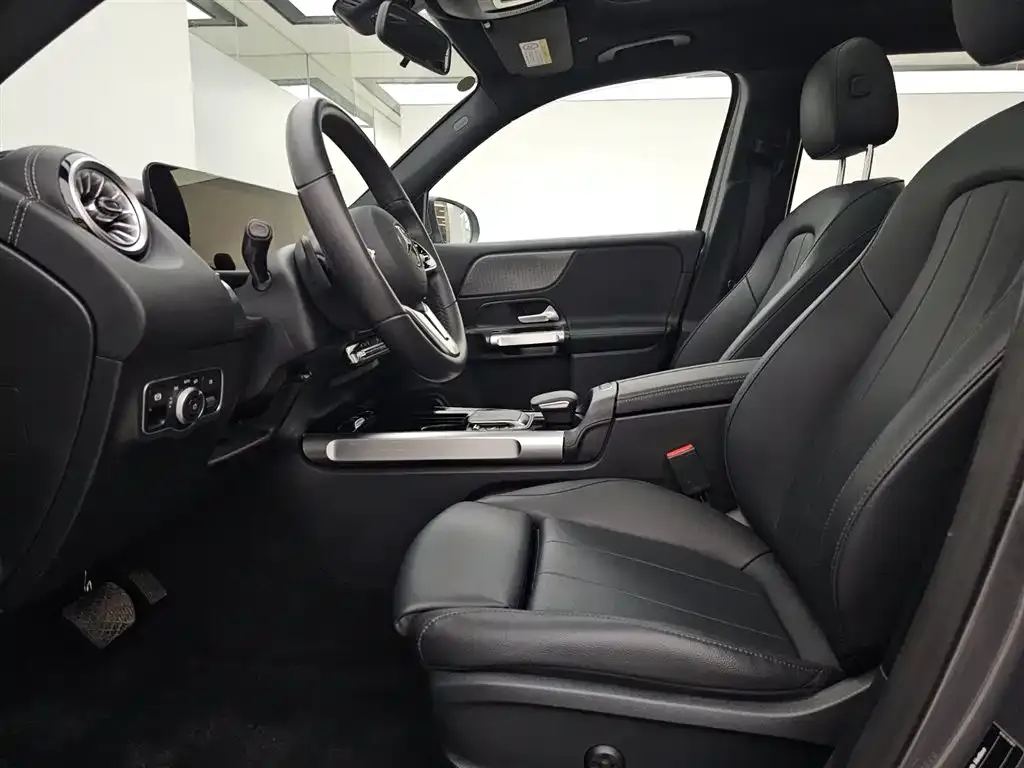 Mercedes-Benz GLB — фото 2