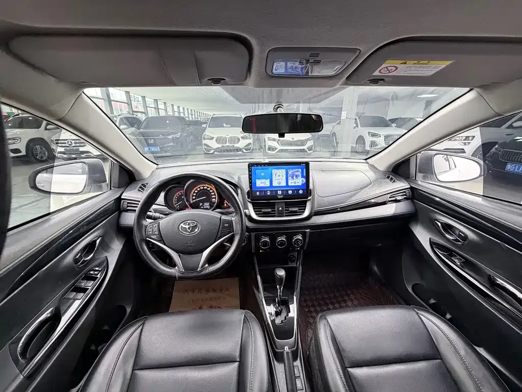 Toyota Yaris L — фото 3