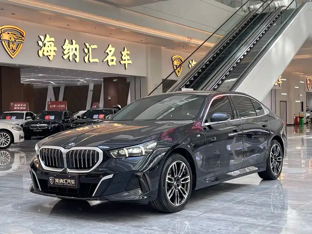 BMW 5 Series — фото 1