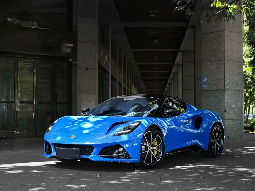Lotus Emira — фото 1