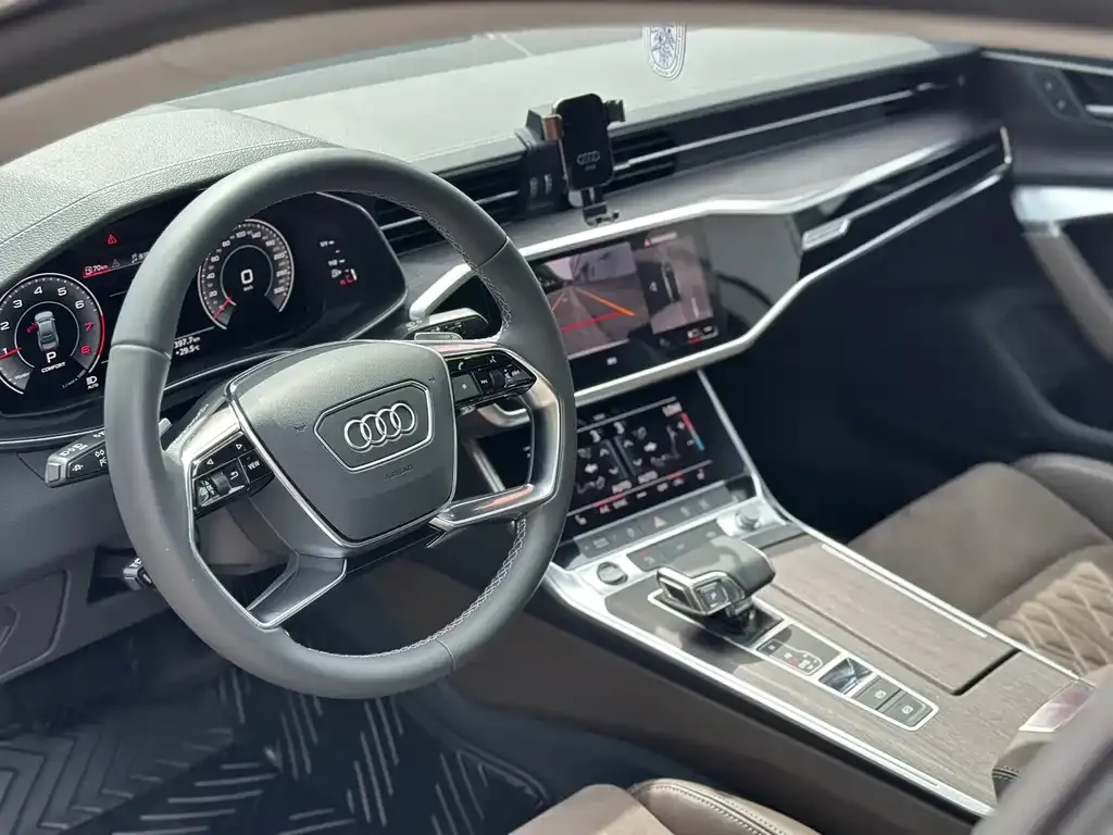 Audi A7L — фото 10