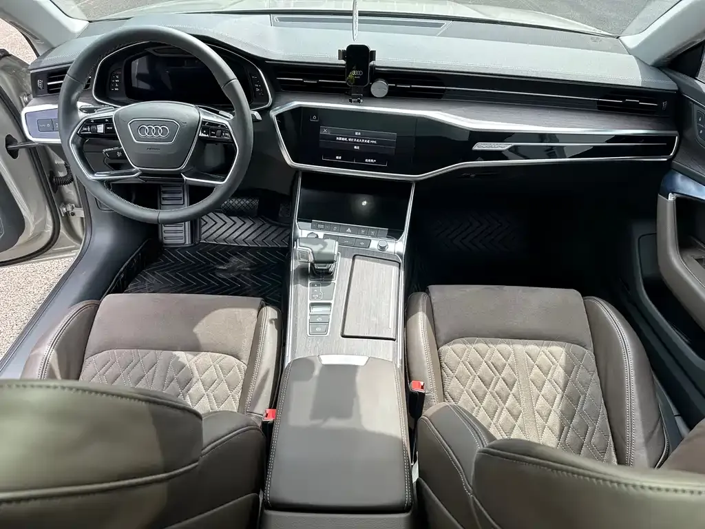 Audi A7L — фото 2