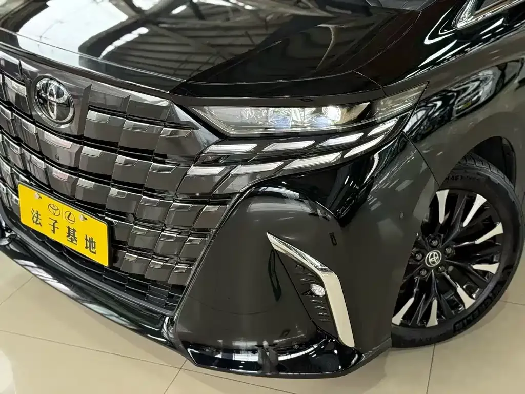 Toyota Alphard — фото 5