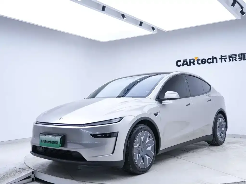 Tesla Model Y L — фото 10