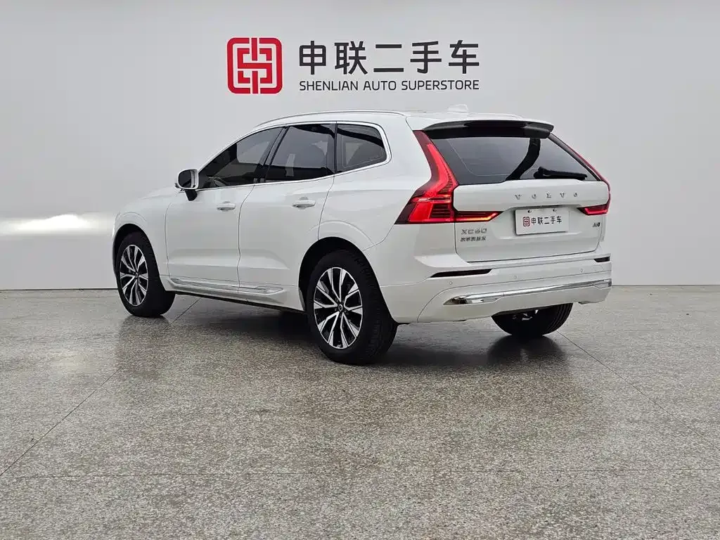 Volvo XC60 — фото 10