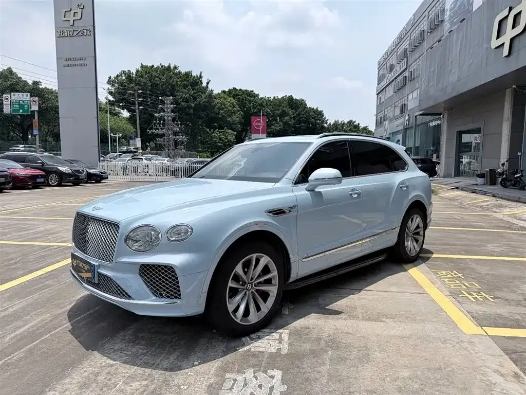 Bentley Bentayga — фото 1